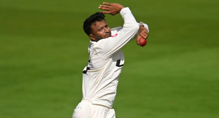 বোলিংয়ের নিষেধাজ্ঞা পেলেন সাকিব