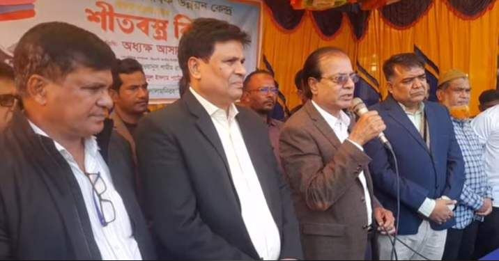 লালমনিরহাটে শীতার্ত অসহায় মানুষের মাঝে শীতবস্ত্র বিতরণ