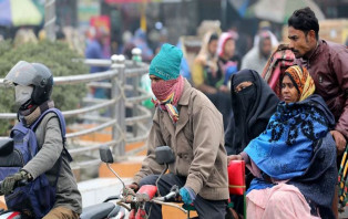 কনকনে ঠান্ডায় বিপর্যস্ত উত্তরের জনজীবন