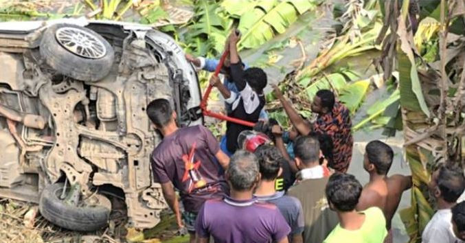 বিয়ের পাত্রী দেখতে গিয়ে ট্রেনের ধাক্কায় মাইক্রোবাসের ৫ যাত্রী নিহত 