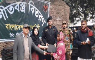 বিরামপুরে সেনাবাহিনীর কম্বল বিতরণ