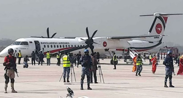 বোমা হামলার হুমকি, বিমানে তল্লাশি 