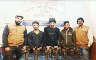 সুনামগঞ্জে ডিবি পুলিশ কর্তৃক বিদেশি মদসহ ৩ মাদক কারবারি গ্রেফতার