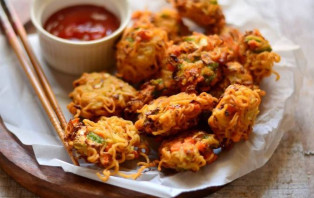 পাকোড়া তৈরি করুন চার উপায়ে 