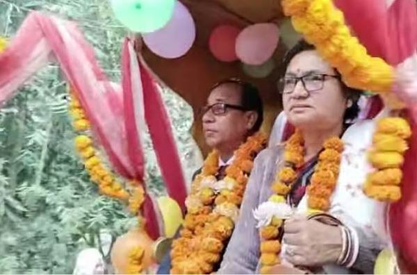 লালমনিরহাটে প্রধান শিক্ষককে ঘোড়ার গাড়ি কড়ে রাজসিক বিদায় 