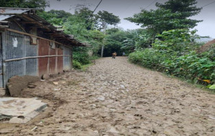ছাতকে রাস্তা মাটি ভরাট ও পাকা করনের দাবি