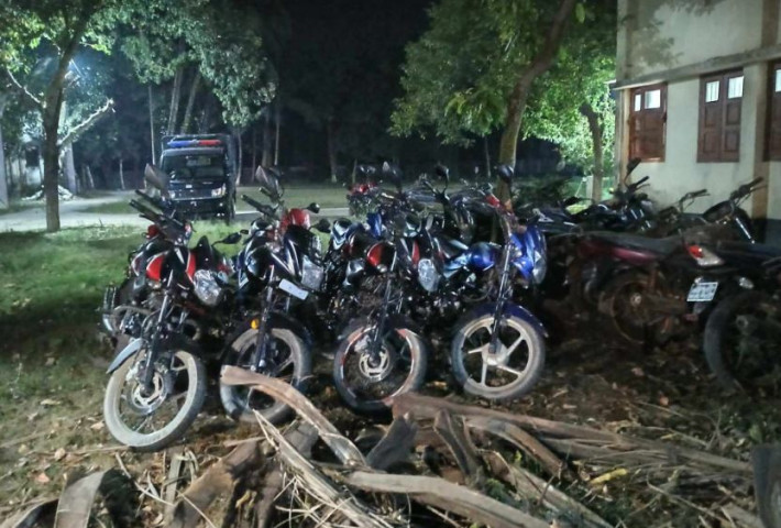 চরভদ্রাসনে  ৮টি মোটরসাইকেল জব্দ