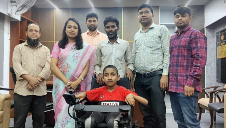 হুইল চেয়ার পেয়ে প্রতিবন্ধী শিক্ষার্থী রহমান বললো এবার আমি স্কুলে যেতে পারবো