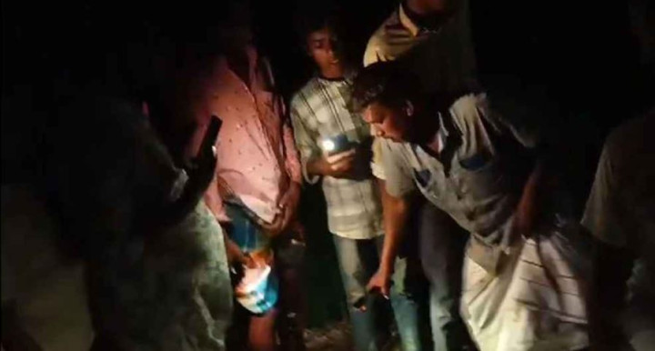 ডাকাতিকালে ব্যবসায়ীকে কুপিয়ে হত্যা, দুজনকে পিটিয়ে পুলিশে সোপর্দ