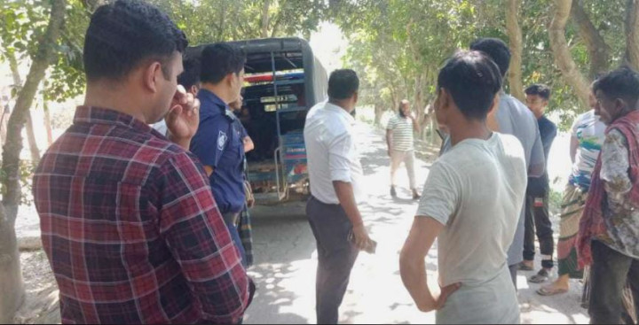 সালথায় কুমার নদে বালু উত্তোলনের দায়ে দুইজনকে জরিমানা