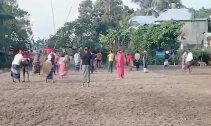 সালথায় গ্রামের দুই দলের সংঘর্ষে আহত ২০, বাড়িঘর ভাংচুর