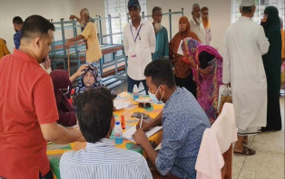 সদরপুরে আনোয়ারা মান্নান বেগ ফাউন্ডেশনের উদ্যোগে ফ্রি চক্ষু ক্যাম্প অনুষ্ঠিত 