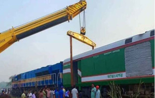 ঈশ্বরদীতে লাইনচ্যুত পঞ্চগড় এক্সপ্রেস, ২ ঘণ্টা পর ট্রেন চলাচল স্বাভাবিক