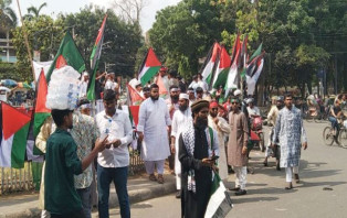 ‘মার্চ ফর গাজা’য় অংশ নিতে সোহরাওয়ার্দী উদ্যানে মানুষের ঢল