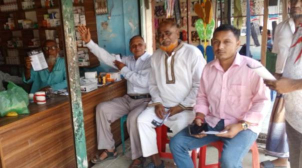 বিশ্বম্ভরপুর বিএনপি কর্মীর পক্ষ থেকে তারেক রহমান এর ৩১ দফা লিফলেট বিতরণ 