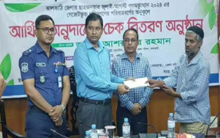জুলাই আন্দোলনে শহীদ ১০ পরিবারকে আর্থিক সহায়তা