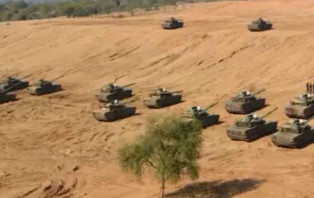 যুদ্ধ প্রস্তুতিতে ব্যস্ত পাকিস্তানি সেনারা, কাশ্মীর সীমান্তে চলছে মহড়া