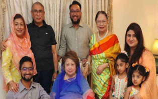 পারিবারিক আবহে বেগম খালেদা জিয়া