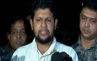 সরকার কঠোর ভূমিকায় অবতীর্ণ হবে: মাহফুজ আলম