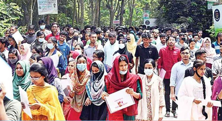 আট বছর পর জাতীয় বিশ্ববিদ্যালয়ে ভর্তি যুদ্ধে সাড়ে পাঁচ লাখ শিক্ষার্থী