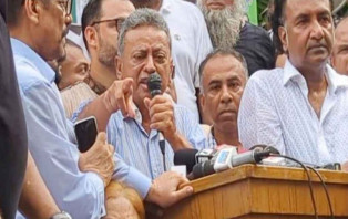 কাদের সুবিধার জন্য নির্বাচন পিছিয়ে দেওয়া হচ্ছে, প্রশ্ন আমীর খসরুর