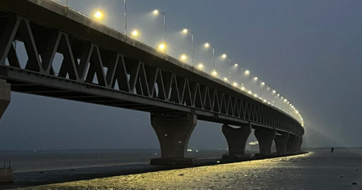পদ্মা সেতুতে বাস-প্রাইভেটকার-ট্রাকের সংঘর্ষে নিহত ৩