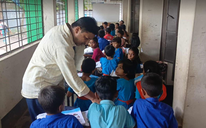 বিদ্যালয়ের শ্রেণীকক্ষ সঙ্কটে: পাঠদানে ব্যাহত