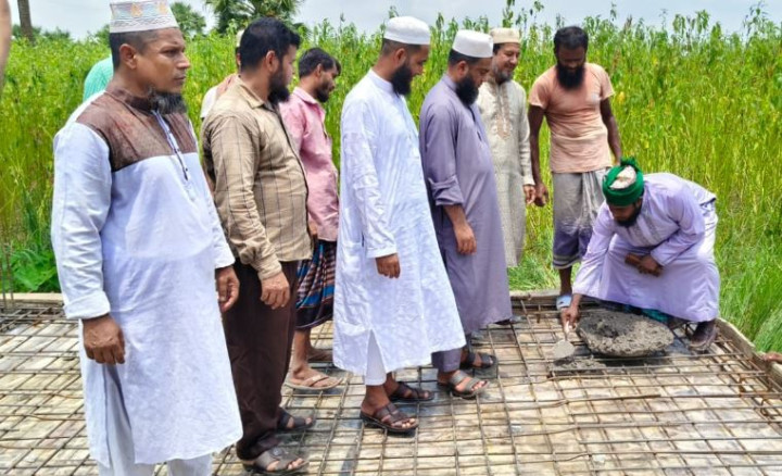 আলফাডাঙ্গায় ধলাইরচর মাদ্রাসার ছাদ ঢালাই কাজের উদ্বোধন