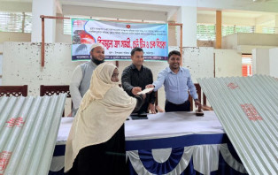 আলফাডাঙ্গায় প্রাকৃতিক দুর্যোগে ক্ষতিগ্রস্থদের মাঝে ঢেউটিন বিতরণ