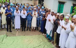 আলফাডাঙ্গায় রাইসা মনির কবরে গার্ড অব অনার প্রদান করেন  বিমান বাহিনী