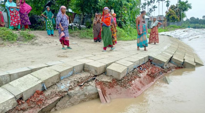 মধুমতি নদীর তীর সংরক্ষণ বাঁধে ধস: দ্রুত মেরামতের আশ্বাস, আতঙ্কিত এলাকাবাসী