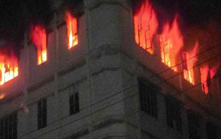 রাজধানীর মিরপুর-১২ নম্বর কালশীতে ভয়াবহ আগুন