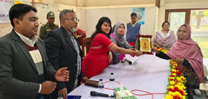 আলফাডাঙ্গায় বেগম রোকেয়া দিবসে তিন অদম্য নারীকে সম্মাননা স্মারক প্রদান