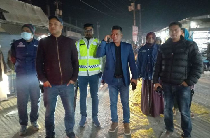 শান্তি-শৃঙ্খলা স্বাভাবিক রাখতে সালথা থানা পুলিশের মহড়া