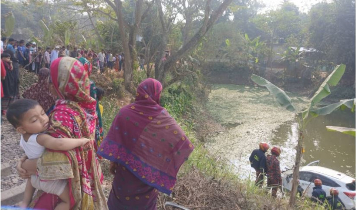 ভাঙ্গায় ট্রেনের ধাক্কায় প্রাইভেট কার খাদে, আহত ৪ 