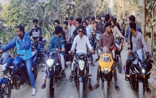 বিএনপি প্রার্থী বাবুলকে সমর্থন জানিয়ে সদরপুরে কয়েকশ’ মোটরসাইকেল শোভাযাত্রা