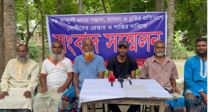 ফরিদপুরে সন্ত্রাস, হামলা ও চুরির প্রতিবাদে গ্রামবাসীর সংবাদ সম্মেলন