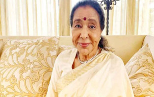 কিংবদন্তি সঙ্গীতশিল্পী আশা ভোঁসলে আর নেই