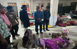 ফরিদপুরে পিং লেডিস শোরুম দখলকে কেন্দ্র করে ওপর হামলা, আহত ১