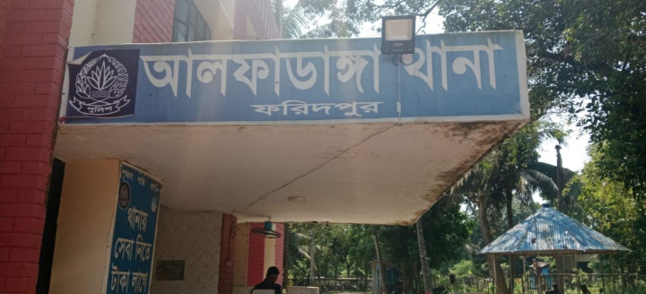 আলফাডাঙ্গায় ধর্ষণ ঘটনায় তীব্র উত্তাল পরিস্থিতি: অভিযুক্ত যুবক আটক 