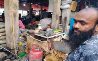 সদরপুর বাজারে গ্যাস সিলিন্ডারে আগুন, বড় দুর্ঘটনা থেকে রক্ষা