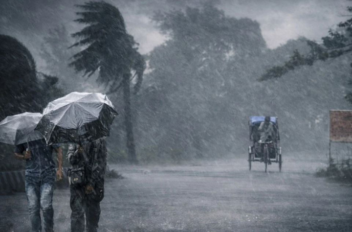 চার বিভাগে অতিভারী বৃষ্টির আভাস, পাহাড়ি এলাকায় ভূমিধসের শঙ্কা
