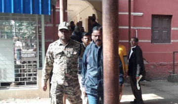 থানা থেকে ১৮টি বন্দুক চুরি, এসআই গ্রেপ্তার