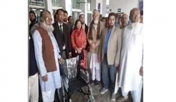আলফাডাঙ্গায় দলিল লেখক সমিতির হুইল চেয়ার বিতরণ 