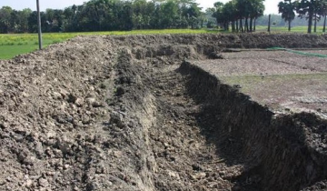 সালথায় সরকারি হালট কেটে পুকুর খনন করার অভিযোগ
