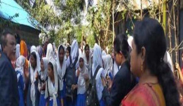 সহপাঠিদের বিক্ষোভের মুখে বাল্য বিয়ে বন্ধ