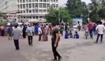 শাহবাগ মোড়ে অবরুদ্ধ, যান চলাচল বন্ধ