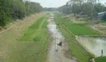 হারিয়ে যাচ্ছে সালথার ঐতিহ্যবাহী কুমার নদ