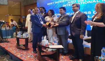 বিজিনেস সামিট এ‍্যাওয়ার্ড পেলেন যোশোদা জীবন দেবনার্থ
