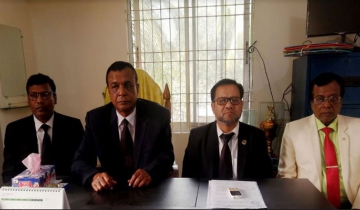 জেলা জজ পিরোজপুর ত্যাগ না করায় আইনজীবীদের আদালত বর্জন